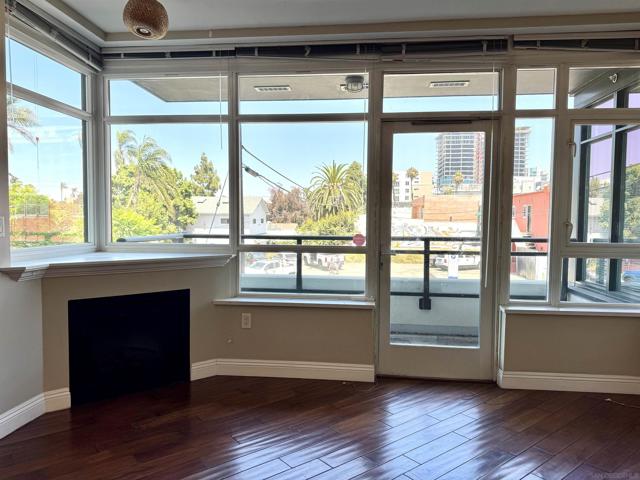 475 Redwood St, San Diego CA: https://media.crmls.org/mediaz/27dafe2a-d1dc-4ec6-9d6c-7046088d06ca.jpg