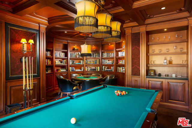 10066 Cielo Drive, Beverly Hills CA: https://media.crmls.org/mediaz/27dbb8a8-8e1b-4726-ac16-11fd4f02b90c.jpg