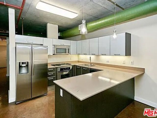 645 W 9th Street, Los Angeles CA: https://media.crmls.org/mediaz/27dc7c40-d278-48cc-a6be-15eabee77159.jpg