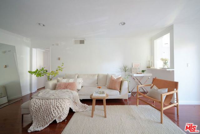 1111 Summertime Lane photo 2