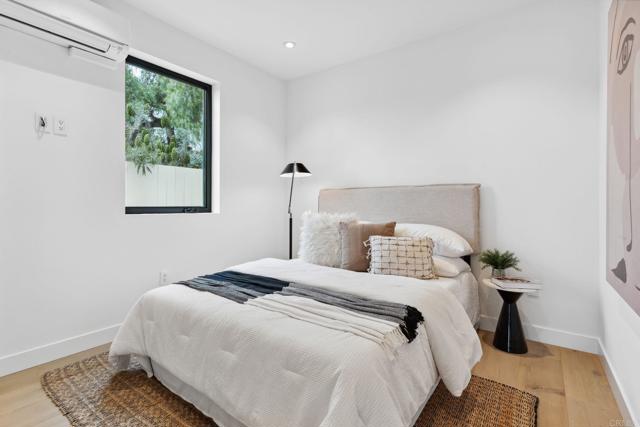 Image 14 of 58 For 2052 Montgomery Avenue