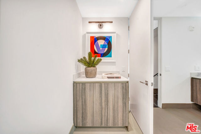 724 N Croft Avenue, Los Angeles CA: https://media.crmls.org/mediaz/27dd7921-0889-46d6-9880-ce11246fa4c3.jpg