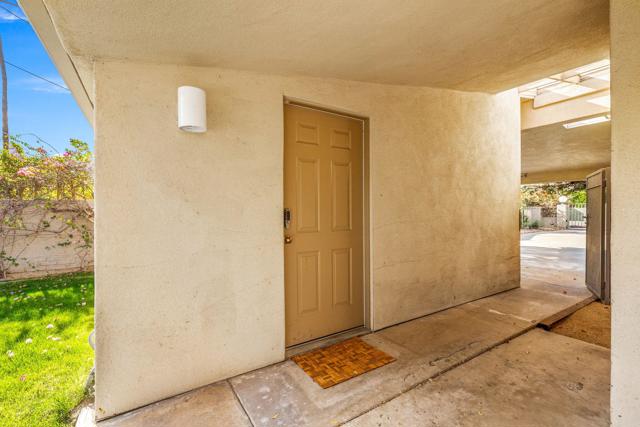 1223 E San Lorenzo Road, Palm Springs CA: https://media.crmls.org/mediaz/27dd9129-b323-4593-b205-603097364d37.jpg