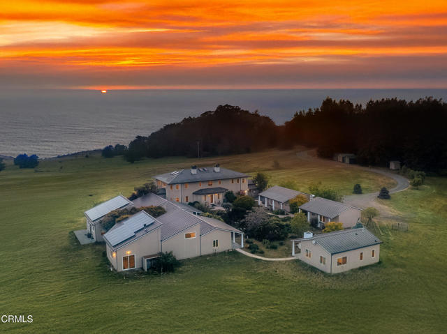 28651 S Highway 1, Point Arena CA: https://media.crmls.org/mediaz/27de1bf7-f962-4fce-bdb2-d1f417a366df.jpg