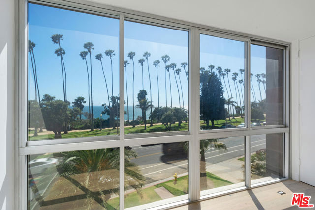 515 Ocean Avenue, Santa Monica CA: https://media.crmls.org/mediaz/27de4c97-856c-449e-97cc-b9fc238efc1e.jpg