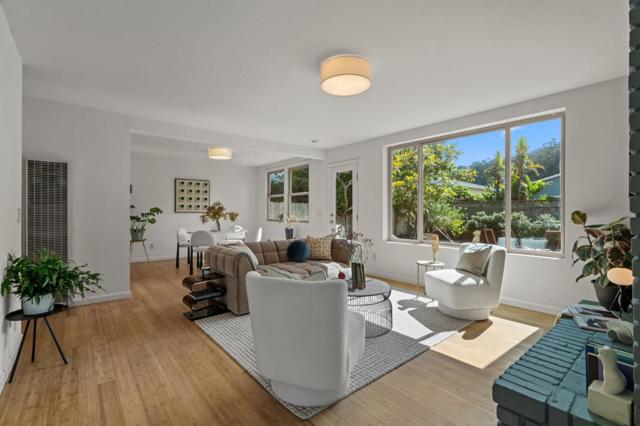 652 Montezuma Drive, Pacifica CA: https://media.crmls.org/mediaz/27dee88c-c02d-41db-869e-4a18a88d5b41.jpg