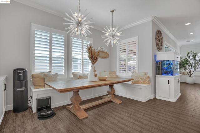 542 Harbor Cove Cir, Discovery Bay CA: https://media.crmls.org/mediaz/27dfaba8-0a93-404a-b1a5-d49881776738.jpg
