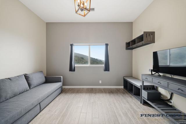 Detail Gallery Image 24 of 65 For 1925 Robinhood Rd, Vista,  CA 92084 - 5 Beds | 4/1 Baths