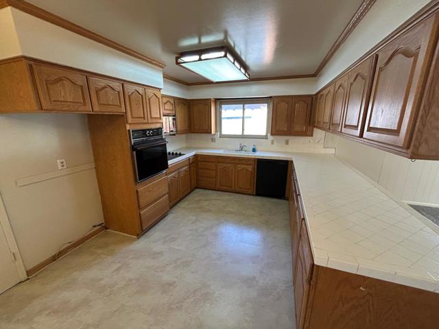 840 Archer Street, Salinas CA: https://media.crmls.org/mediaz/27dfea1f-974f-4978-b4cc-d68718a2602c.jpg