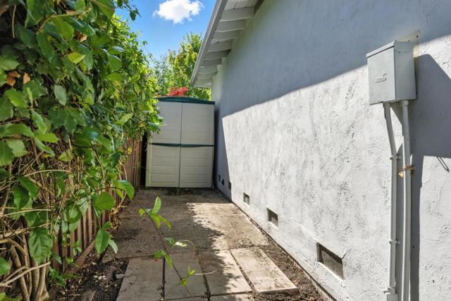 4957 New Compton Court, San Jose CA: https://media.crmls.org/mediaz/27dfefdf-915a-4c11-9567-d436fca25e63.jpg