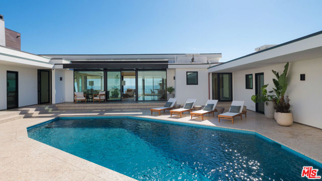 31388 Broad Beach Road, Malibu CA: https://media.crmls.org/mediaz/27dffe25-8a3b-4e7c-a85f-cb697f59a560.jpg