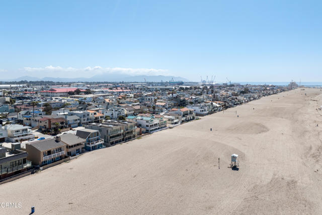 1905 Ocean Drive, Oxnard CA: https://media.crmls.org/mediaz/27e0bd92-cece-4e2d-b626-58d12dd31496.jpg