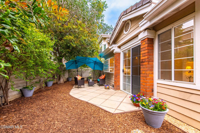 5748 Whispering Pines Circle, Westlake Village CA: https://media.crmls.org/mediaz/27e0d254-756d-49aa-95eb-fc90dc20aa45.jpg