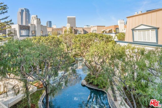 10114 Empyrean Way, Los Angeles CA: https://media.crmls.org/mediaz/27e0f467-f75f-491e-9fa7-4d64f097fab0.jpg