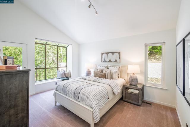 Image 25 of 52 For 1006 Howard Hills Rd