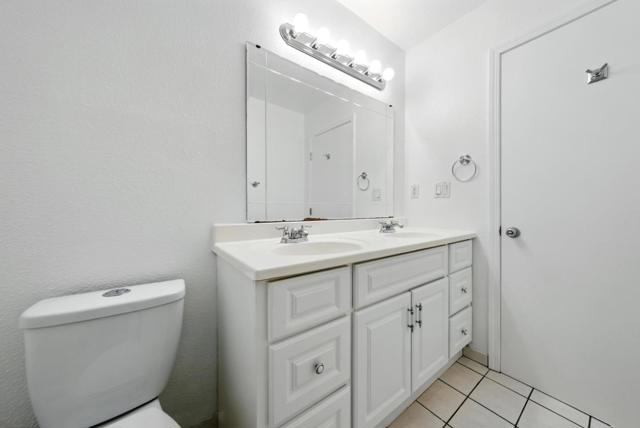 2930 Magnolia Street, Oakland CA: https://media.crmls.org/mediaz/27e11ed1-e8db-4e2e-be8c-eceec74a4e47.jpg