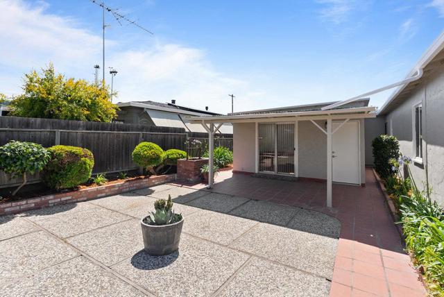 160 Napa Street, Watsonville CA: https://media.crmls.org/mediaz/27e18f55-c6ed-49a0-a51e-4238e8eab610.jpg