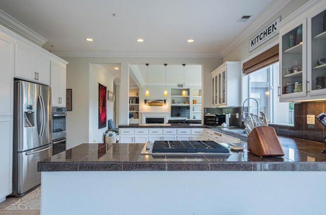 17403 Avenida Los Altos, Salinas CA: https://media.crmls.org/mediaz/27e1bac3-8512-4523-bb08-58e47aafad6f.jpg