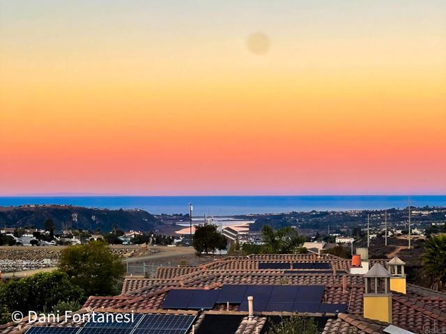 7303 Sitio Castano, Carlsbad CA: https://media.crmls.org/mediaz/27e1be1e-a5e7-40d5-ab23-de856a76b348.jpg