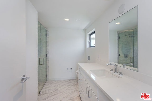209 Hollister Avenue photo 16