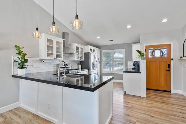 2399 Paradise Drive, Hollister CA: https://media.crmls.org/mediaz/27e2052a-4173-400c-b57a-e3d9dde2ef74.jpg