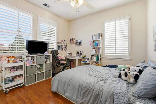 946 Martiri Court, Gilroy CA: https://media.crmls.org/mediaz/27e2169f-d4e7-40a1-81d0-3cf6428f46a8.jpg