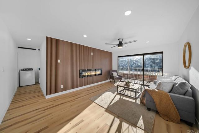 2360 Hosp Way, Carlsbad CA: https://media.crmls.org/mediaz/27e24abf-0297-44c2-b455-936a037fae02.jpg