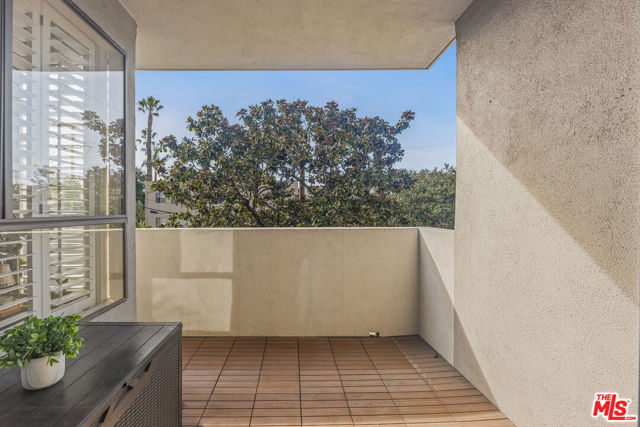 12115 San Vicente Boulevard, Los Angeles CA: https://media.crmls.org/mediaz/27e27023-63a7-48de-af25-d2ffbc78a116.jpg