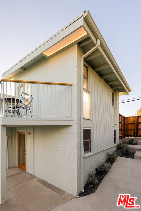 2052 Cerro Gordo Street, Los Angeles CA: https://media.crmls.org/mediaz/27e2fefe-6649-4fe5-bd63-eee374a1dbbd.jpg