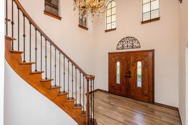 Detail Gallery Image 5 of 70 For 1210 Cypress Dr, Vista,  CA 92084 - 5 Beds | 4 Baths