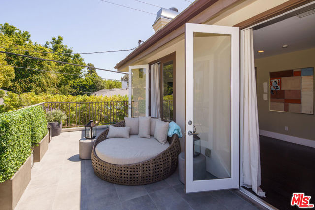 9515 Kirkside Road, Los Angeles CA: https://media.crmls.org/mediaz/27e33c47-b0f1-42db-a9dc-09e11b310606.jpg