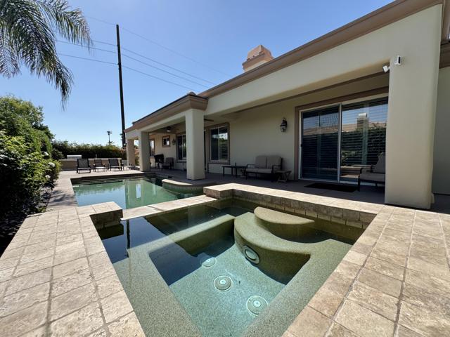 34 Calle La Reina, Rancho Mirage CA: https://media.crmls.org/mediaz/27e363ca-7317-49f2-88e6-05a0fcf20957.jpg