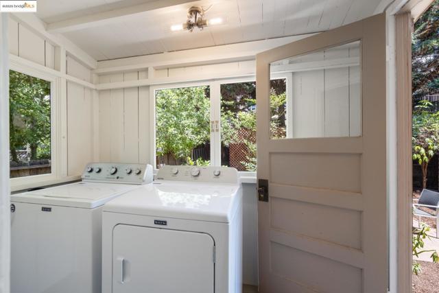 971 Santa Barbara Rd, Berkeley CA: https://media.crmls.org/mediaz/27e370de-4615-45d1-b154-f4a10941bd40.jpg