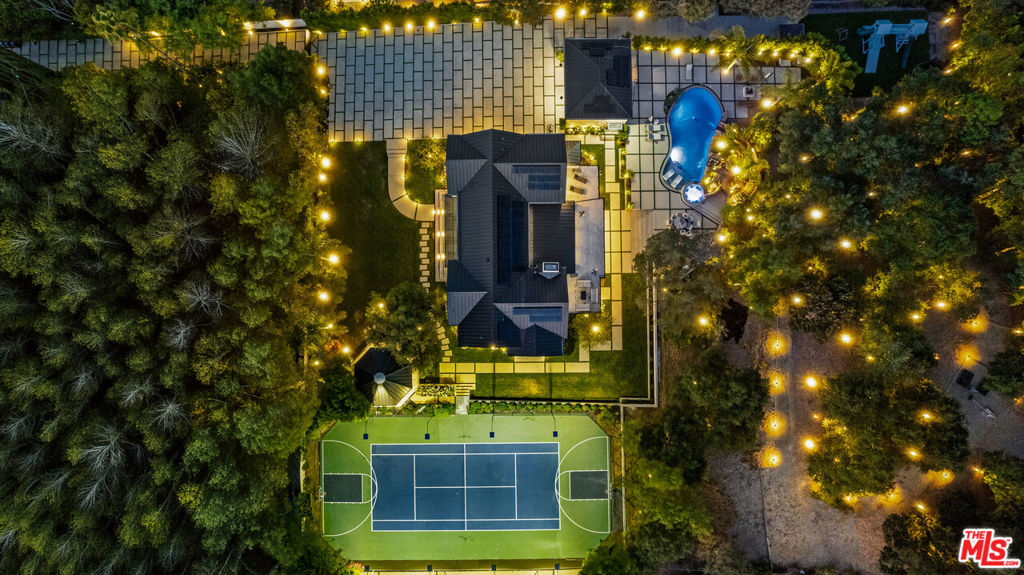https://media.crmls.org/mediaz/27e3b9ab-1f30-45c2-b491-5e34ae9b6b34.jpg?preset=X-Large