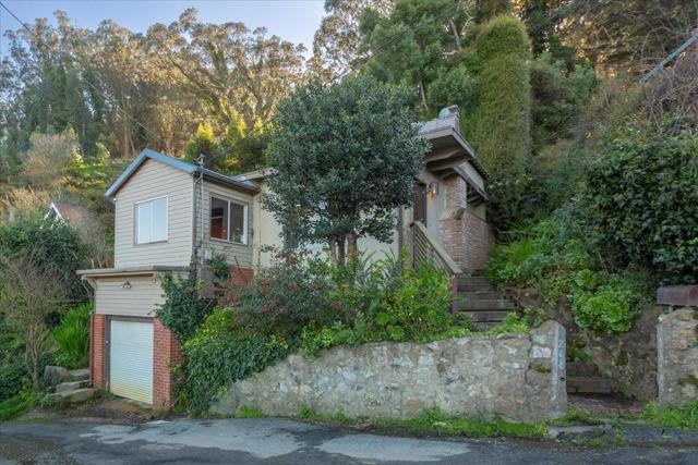 268 Olympian Way, Pacifica CA: https://media.crmls.org/mediaz/27e3ddd5-e469-4694-8963-5b0c1cd15c8c.jpg