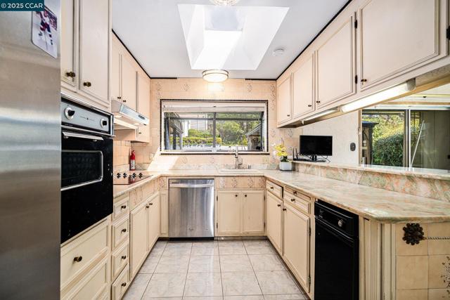 5955 Ralston Ave, Richmond CA: https://media.crmls.org/mediaz/27e485a4-ce58-48cf-a949-fc2e52237494.jpg