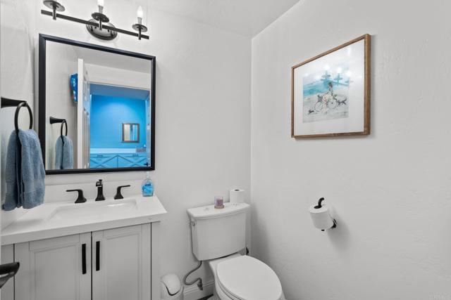 Detail Gallery Image 3 of 40 For 5987 Gaines St, San Diego,  CA 92110 - 2 Beds | 2/1 Baths