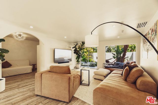 Drew Fenton | 2533 La Condesa Drive Los Angeles CA | MLS: 7120110