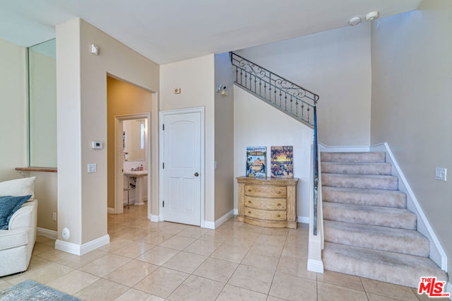 1008 Harbor Crossing Lane, Marina del Rey CA: https://media.crmls.org/mediaz/27e5b6e0-aa3f-45d5-87a8-2955ebcb1237.jpg