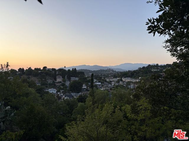 3130 Isabel, Los Angeles CA: https://media.crmls.org/mediaz/27e5b8fc-6ad1-4862-ba77-ed52b93ca400.jpg