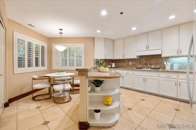 2888 Torrey Pines Rd, La Jolla CA: https://media.crmls.org/mediaz/27e67c58-9c3a-4f53-81cc-04ea4eb37572.jpg