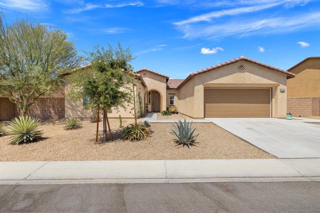 42939 Cowboy Court, Indio CA: https://media.crmls.org/mediaz/27e6a608-79cc-445d-b6ee-54defc0165a8.jpg