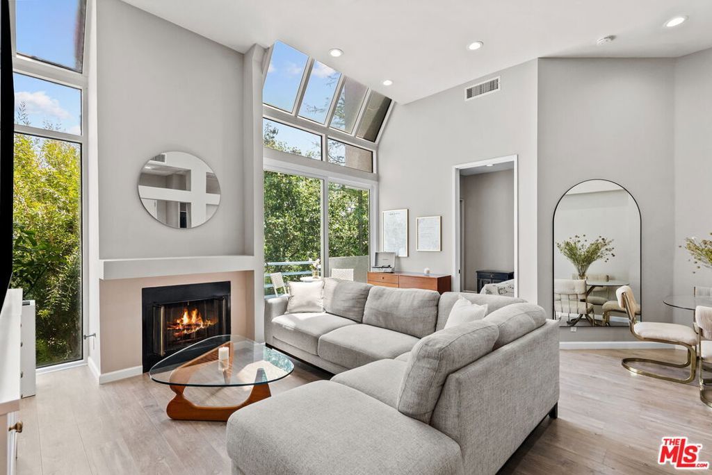 5151 Balboa Boulevard #303