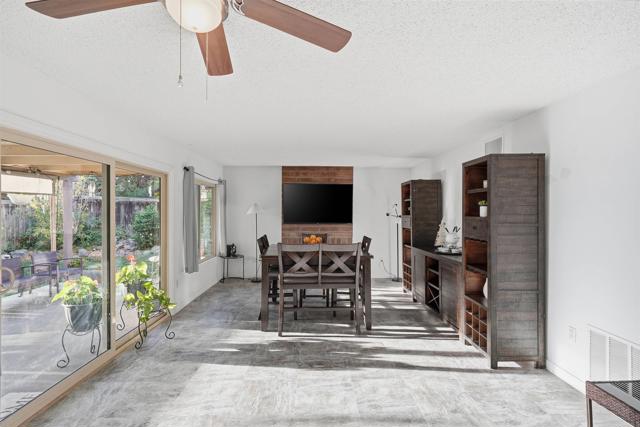 Detail Gallery Image 4 of 35 For 2327 Amber Ln, Escondido,  CA 92026 - 4 Beds | 3 Baths