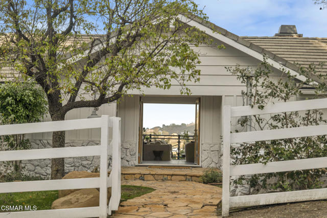 54 Saddlebow Road, Bell Canyon CA: https://media.crmls.org/mediaz/27e6d873-d5f7-4be4-acfa-fed3620d0dc4.jpg