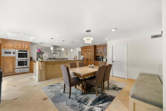 9351 La Jolla Farms Rd, San Diego CA: https://media.crmls.org/mediaz/27e6e2e5-dd78-4a83-bb24-007c2d85163e.jpg