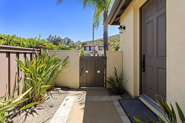 7787 Britt Pl, Santee CA: https://media.crmls.org/mediaz/27e6e93d-e70b-46b3-8eaa-d44aa7f088ed.jpg