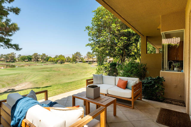28 La Costa Drive, Rancho Mirage CA: https://media.crmls.org/mediaz/27e6fb04-0dc8-4ed8-a4bc-5486354a1607.jpg