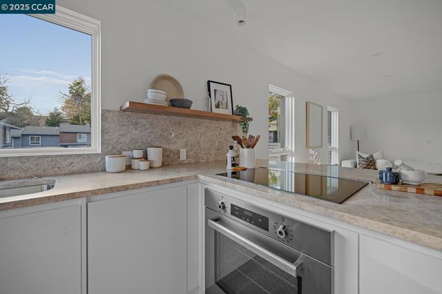 3742 Mt. Diablo Blvd, Lafayette CA: https://media.crmls.org/mediaz/27e7146d-d442-4971-a108-3b72a29392be.jpg