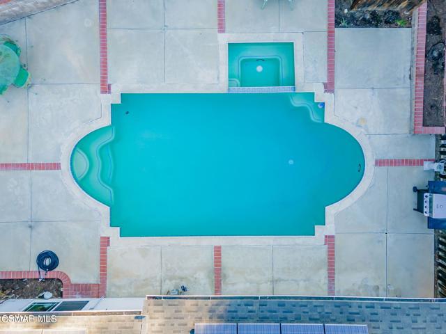 76 Robbins Court, Simi Valley CA: https://media.crmls.org/mediaz/27e7344e-ee50-4ec4-8dca-f13bccb22adb.jpg